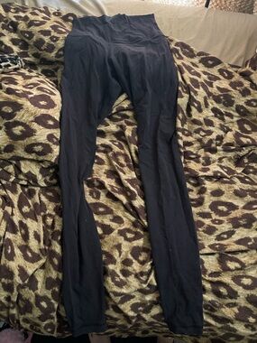 Black lulu lemon leggings